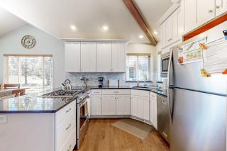 Relaxation & Adventure in Eagle Crest - Charming Townhouse with Resort Amenities - 1