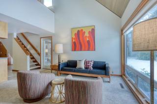 Retro Dog-Friendly Condo with Fireplace Wi-Fi & SHARC Access - 6