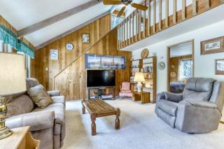 Cozy Sunriver Home with Hot Tub Wood Stove SHARC Passes - 5