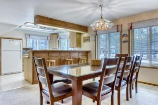 Cozy Sunriver Home with Hot Tub Wood Stove SHARC Passes - 3