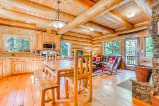 Lodge with Two Decks & Great Location Close to Lake and Skiing - 3