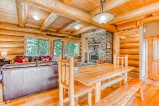 Lodge with Two Decks & Great Location Close to Lake and Skiing - 2