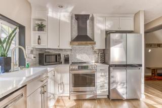 Cozy chalet with private hot tub & access to pool & tennis- walk to Sandy River - 6
