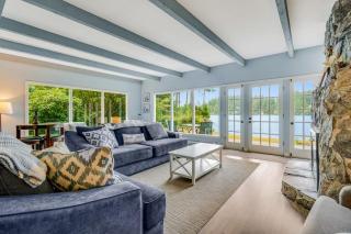 Waterfront retreat with lake views & private hot tub - 6