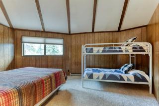 Yurt-style Home with Wraparound Deck SHARC Passes & WiFi - 1