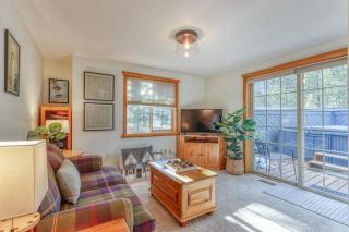 Modern home with free WiFi private hot tub shared pool & SHARC passes - 8