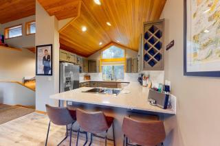 Inviting house with hot tub game tables bikes & partial mountain view - 8