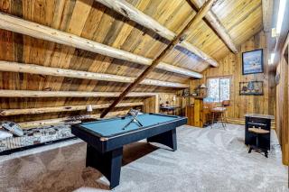 Rustic Charm - Spacious log cabin close to outdoor adventures cozy vibes - 6