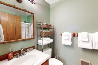 Pleasant home in Waldport with garden inviting deck & sunroom - 1