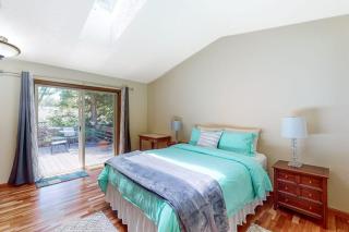 Pleasant home in Waldport with garden inviting deck & sunroom - 3