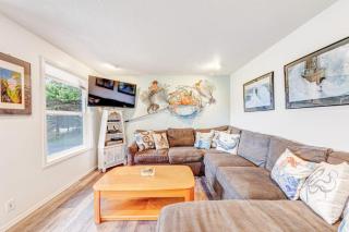 Whimsical Oceanview Home with Private Hot Tub & Nearby Beach Access - Dogs OK - Waldport - 6