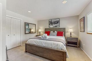 Spacious home for families - walk to Heavenly & the beach - 3