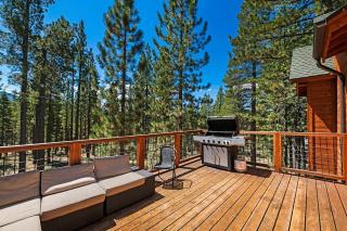 Big Bear Lodge with Hot Tub Sauna Game Room Decks & 4 Fireplaces - 7