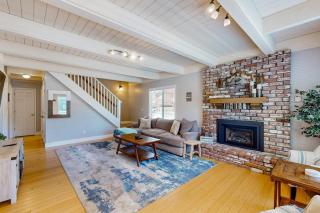 Beautifully Updated Home - 10 Minutes to Heavenly & Beach - 9