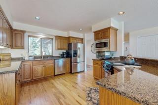 Riverfront home close to Mt Bachelor with a private hot tub and dock - 7