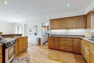 Riverfront home close to Mt Bachelor with a private hot tub and dock - 1