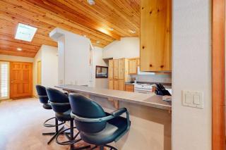 Cozy home with private hot tub patio dining gas fireplace and full kitchen - 3