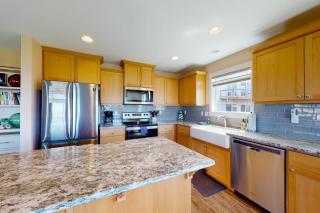 Bright modern home with great ocean views & deck - walk to the beach - 1