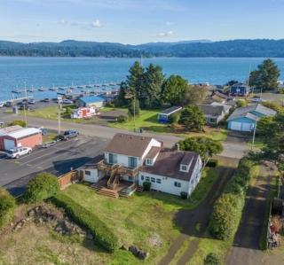 On the Water's Edge - Dog-Friendly Crabbing Bridge Views & More - 8