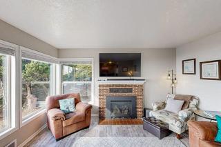 Spacious home with stunning ocean views hot tub shuffleboard air hockey WiFi - 6