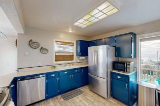 Spacious home with stunning ocean views hot tub shuffleboard air hockey WiFi - 2