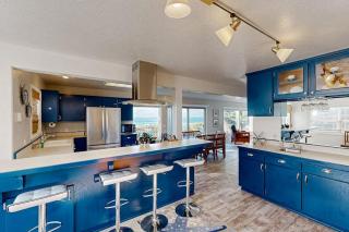 Spacious home with stunning ocean views hot tub shuffleboard air hockey WiFi - 1