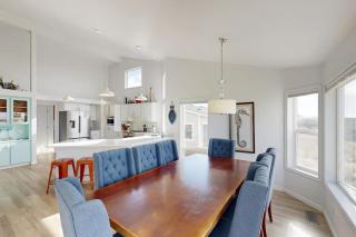 Waterfront Home withPrivate Hot Tub Ping-Pong Free WiFi & washer&dryer - 3