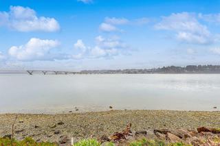 Bayfront Home with Water Views Free WiFi and Firepit - Near Town & Beaches - 9