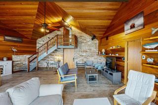 Bayfront Home with Water Views Free WiFi and Firepit - Near Town & Beaches - 8