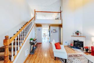 Beautiful coastal escape on golf course with enclosed yard & private gas grill - 8