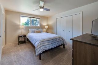Mountain View Home with On-site Golf and Private Hot Tub - Near Skiing and Bend - 3