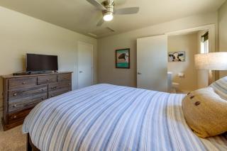 Mountain View Home with On-site Golf and Private Hot Tub - Near Skiing and Bend - 2