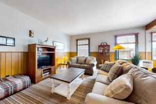 Family-friendly house near the beach with private gas grill and enclosed yard - 8