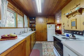 Vintage Cottage with Private Hot Tub Fireplace & Deck - Walk to the Lake Dogs OK - 1