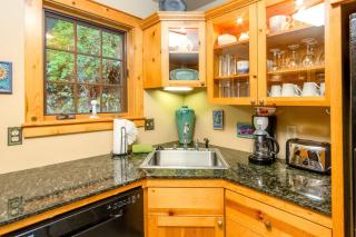 2-story dog-friendly 1 block from the beach with deck patio gas fireplace W&D - 1