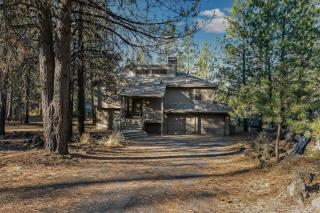 Inviting home with deck gas grill hot tub pools and SHARC passes - 6