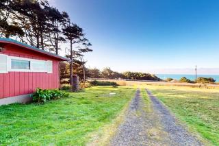Cottage with Panoramic Ocean Views in Quiet Area - Dogs OK - 6