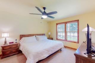 Delightful getaway near the lake & hiking with fast WiFi full kitchen & W&D - 1