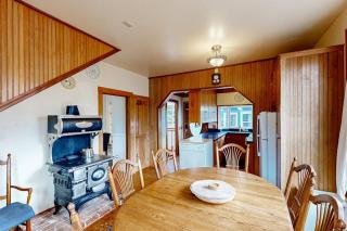Restored Victorian Home with Free High-Speed WiFi & washer&dryer - 3