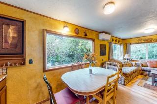 Dog-friendly mid-century home withhot tub close to beach - 9