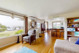 Experience Comfort and Serenity by the Sea Dog Friendly with AC & Patio - 6