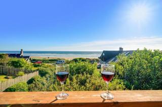3-story dog-friendly beachfront home with wood stove gas grill deck & views - 6