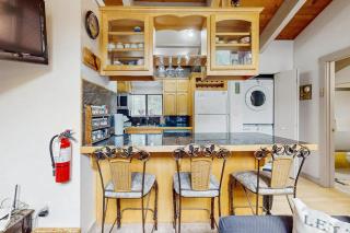 Slopeside alpine condo with gas fireplace shared hot tub-at base of Heavenly Lodge - 5