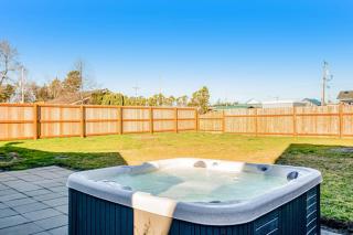 Downtown home with private hot tub & WiFi - walk to beach - dog-friendly yard - 9