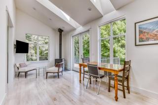 Lovely house with river & mountain views deck grill washer&dryer & wood stove - 8