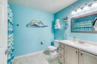 Dog-friendly oceanfront condo with electric fireplace - walk to the beach - 7