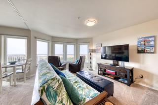 Dog-friendly oceanfront condo with electric fireplace - walk to the beach - 5