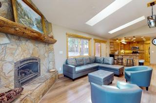 Grand lodge in the woods near golf hiking & skiing with multiple fireplaces - 5