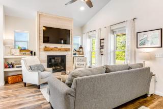 Modern cottage with covered deck grill & fireplace - walk to beach-bars-dining - 9