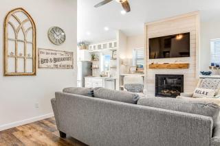 Modern cottage with covered deck grill & fireplace - walk to beach-bars-dining - 4